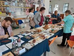 Indul a buli - Ő meg csak festeget...