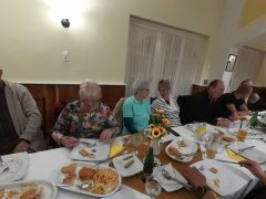 Közös vacsora a Benevár Étteremben