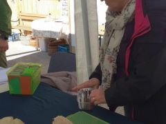 Ági próbálja hasznosítani az időt