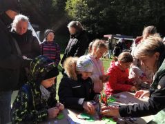Csilla sem unatkozik, nagy az érdeklődés