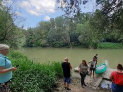 Barátkozós lazítás a parton